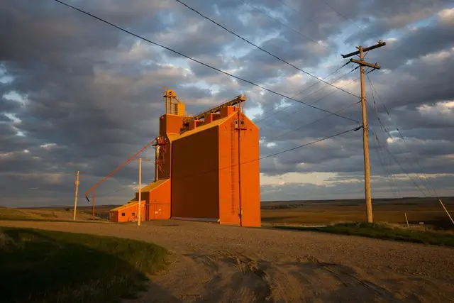 Grain elevator at Admiral in evening light